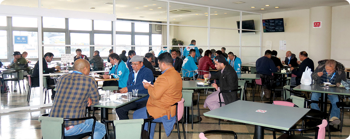 喫茶室（80席）